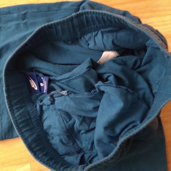 Vintage Nike Spell Out Logo Sweat Shorts - Picture 4 of 8